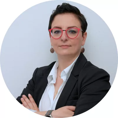 Valentina Vandilli sul palco con il microfono